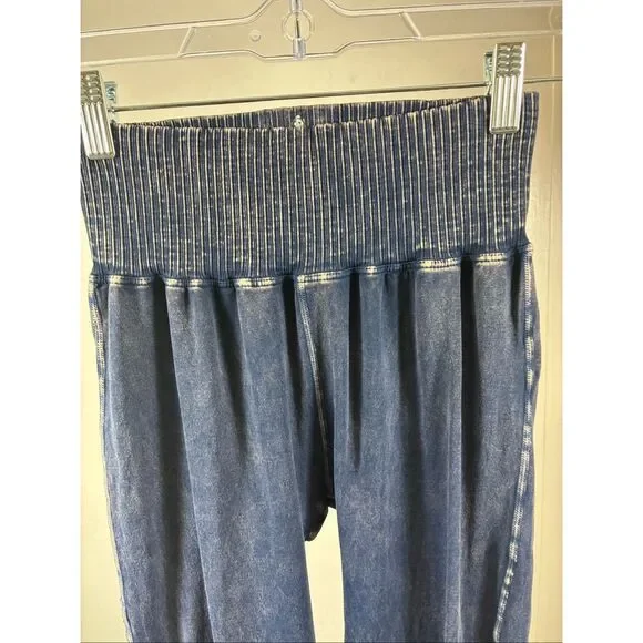 Free People Movement Good Karma Set of Flare Leggings and Square Neck Bra in Blu - Picture 2 of 9